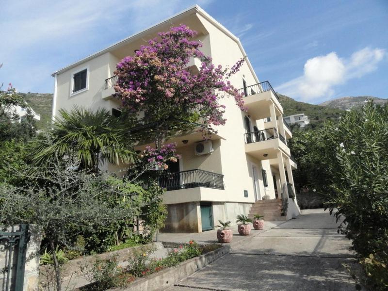 Apartments & Rooms M Petrovac ภายนอก รูปภาพ