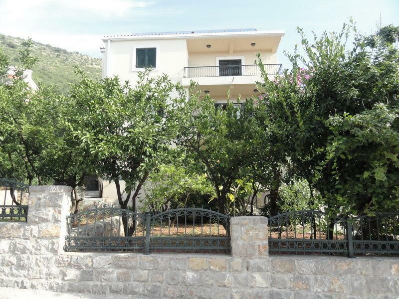 Apartments & Rooms M Petrovac ภายนอก รูปภาพ